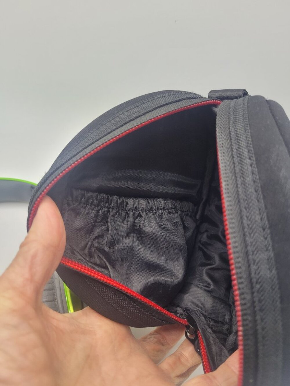Beats by Dr Dre Solo HD Green Wired On-Ear Headphones w/ Case Foldable - Tested - Picture 9 of 13